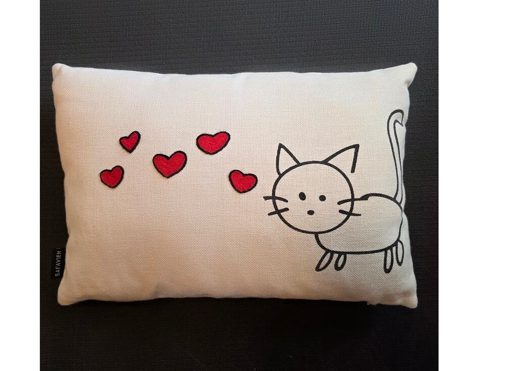 Safavieh Kitty Love Pillow Design: PLS738A-1218 Cream Red Hearts Embroidered